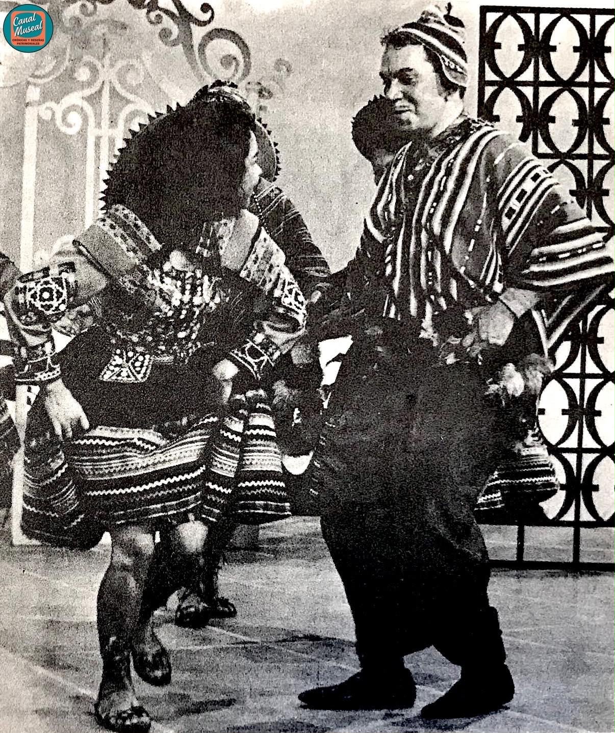 Dos personas con vestimenta tradicional durante un encuentro