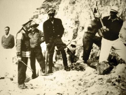 Grupo de personas durante una actividad en la montaña
